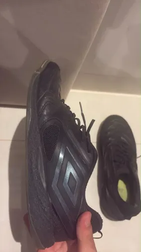 Umbro pro 5 bump preta