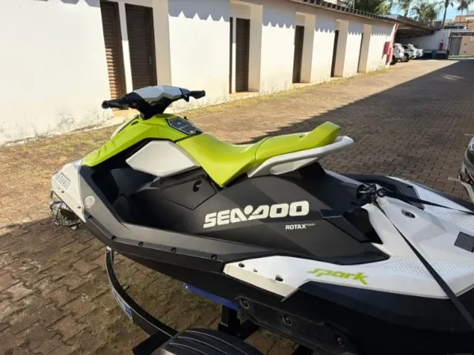 Jet Ski Spark Sea Doo 2023