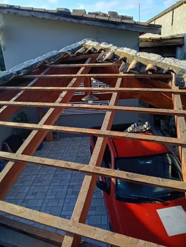 Vende-se ou troca por carro madeira Cambará Rosa