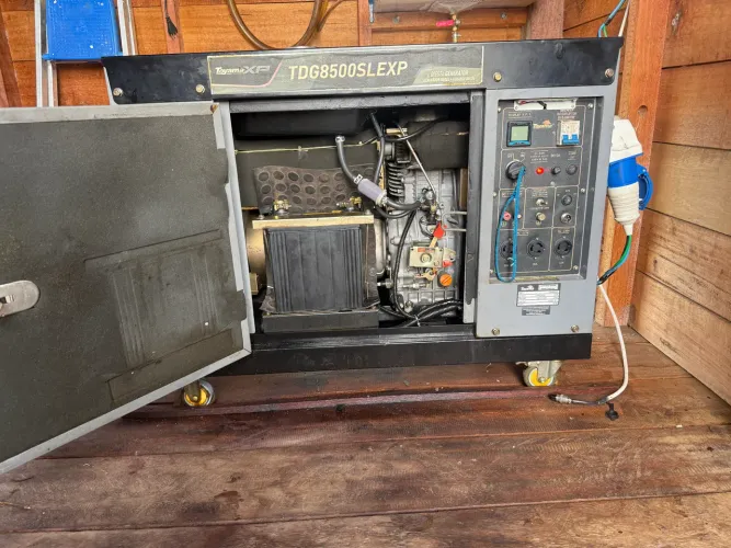 Vendo grupo gerador de 7,5kva Toyama + ATS (automatizado)