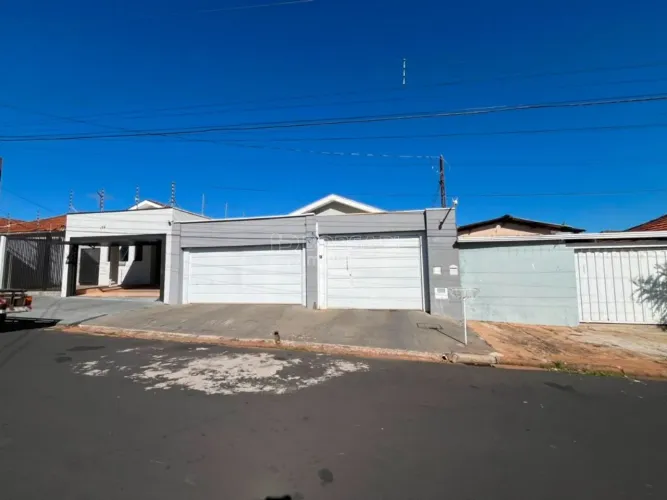 Venda de Casas / Padrão na cidade de Araraquara