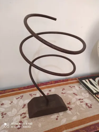 Escultura,em ferro :