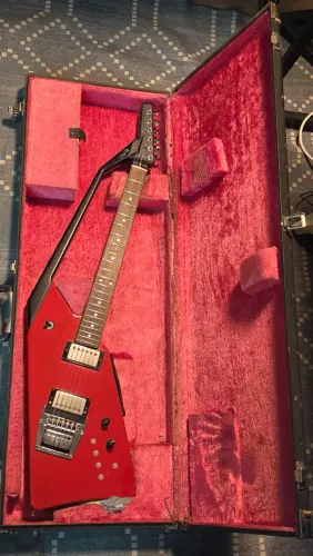 Guitarra rara Roland g707
