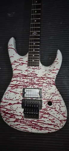 Guitarra customizada