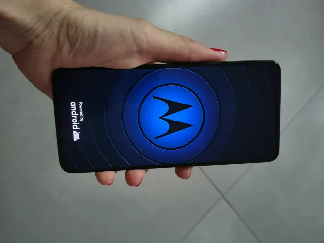 Moto g82 