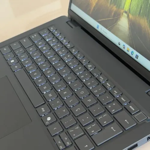 Notebook DELL Pro 14 - Core 7 250U (14ª geração) | 16GB | 256GB SSD | 14" FHD