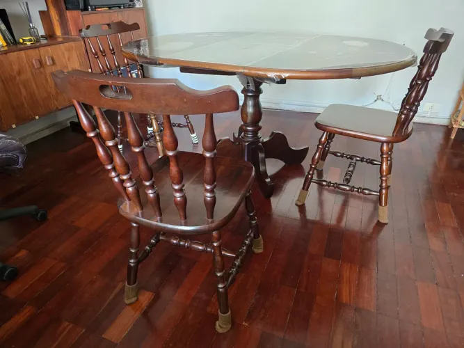 Mesa de jantar extensível (madeira maciça com 4 cadeiras)
