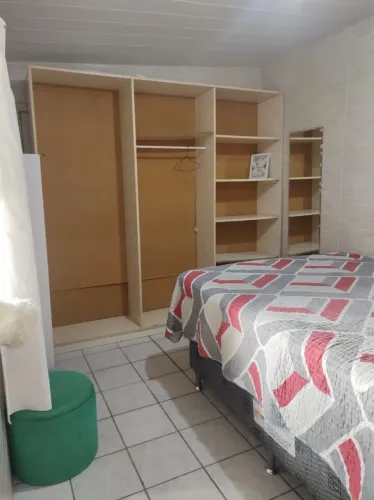 Aluguel de quartos para moças.