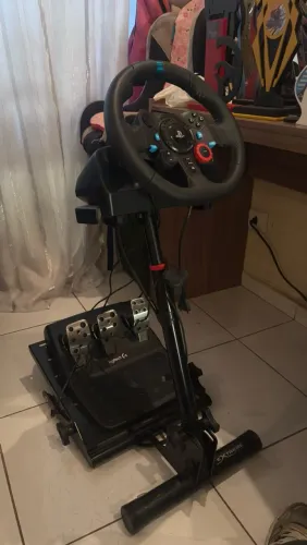 Volante Logitech G29 com pedais e suporte