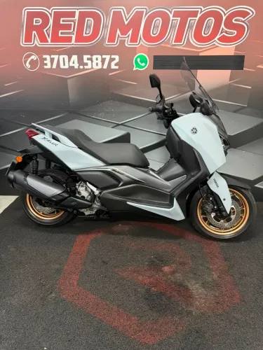 XMAX 300 CONNECTED