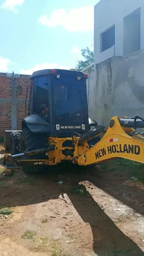 New Holland B95b semi nova