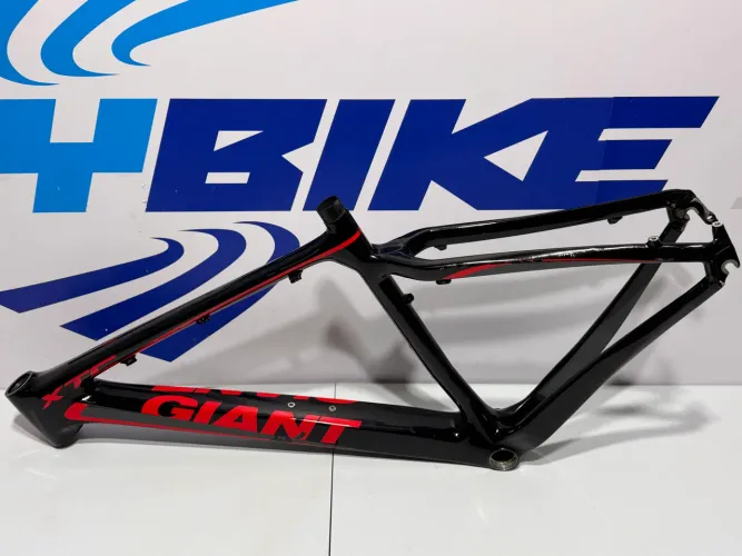 QUADRO GIANT XTC CARBON DISC TAMANHO 19 SEMI NOVO 9MM 