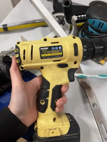 Parafusadeira e Furadeira Vonder 12V PFV 120