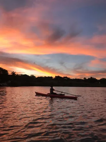 Barco de Remo Olímpico Canoe - Ideal para Iniciantes