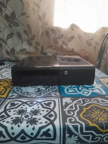 Xbox 360 super slim com defeito