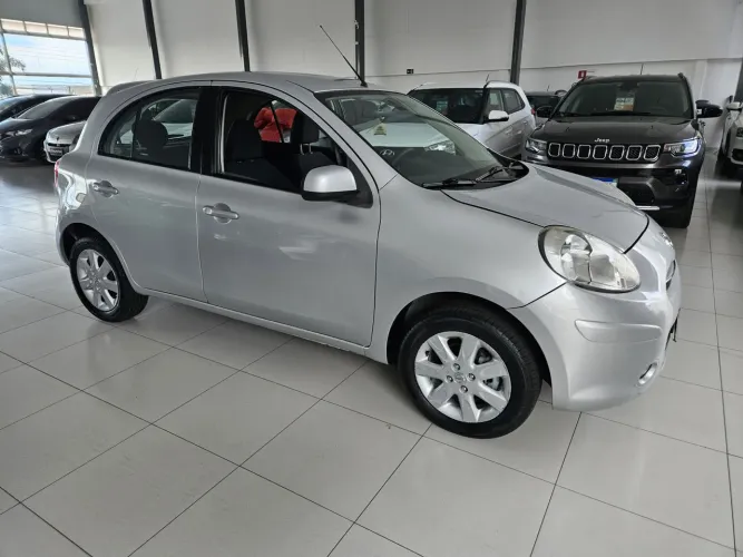 Nissan March S 1.6 16V Flexstart 5P 2014