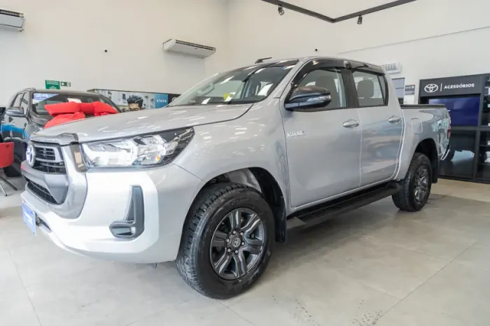 Toyota Hilux CD SR 4X4 2.8 TDI Diesel Aut. 2025