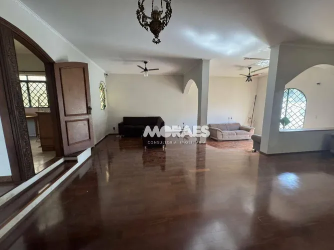 Casa com 4 quartos para alugar, 276 m² por R$ 4.800/mês - Jardim Panorama - Bauru/SP