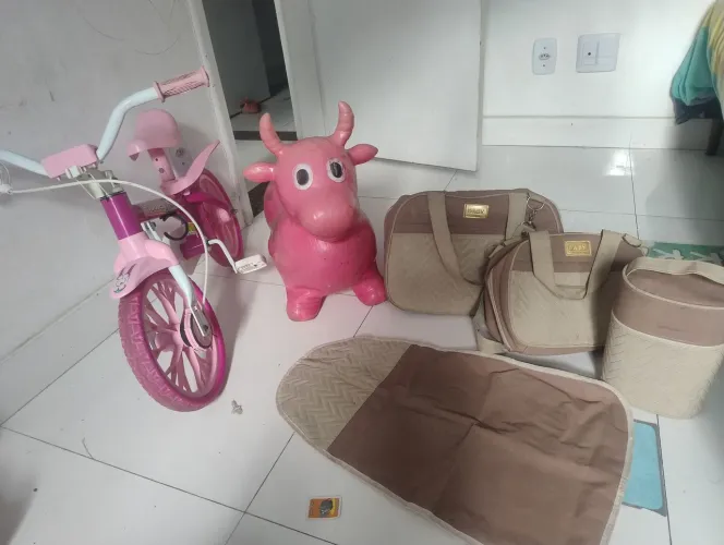 : Bicicleta Rosa + Kit Bolsas Maternidade + Upa Upa