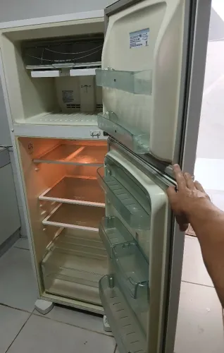 Geladeira Frosfree CONSERVADA