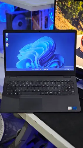 Dell Vostro 3500 - Intel I5-1135G7, 8GB DDR4 e nvme 256GB