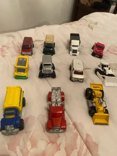 Lote Hot Wheels caminhões, vans e caminhonetes