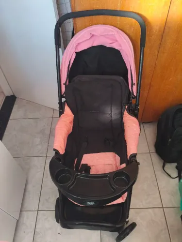 Carrinho de bebê mais bebê conforto