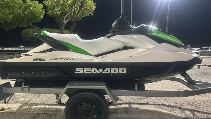 Vendo jet ski leia a descrição 