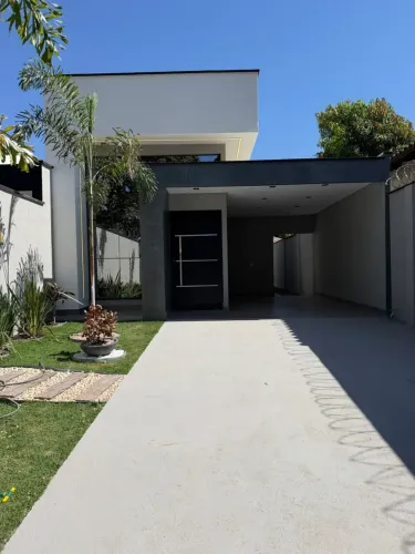 Casa 3/4 - 2 Suites - Sozinha no lote - Região Central