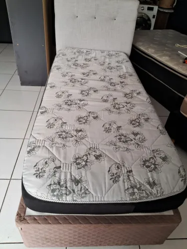 Vendo cama Box solteiro base colchão e cabeceira 350 reais entrego