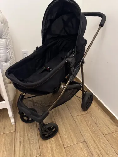 Carrinho de bebê Galzerano seminovo