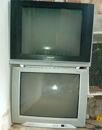 2 TV CRT com defeito 20"