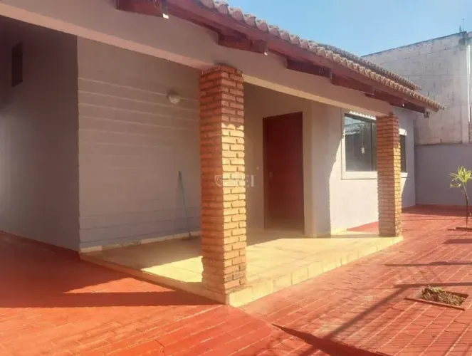 CASA RESIDENCIAL - JARDIM PRESIDENTE COM PISCINA