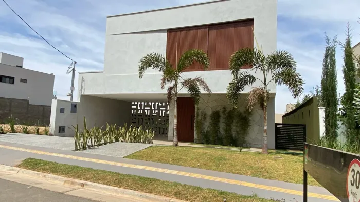 Casa em Condomínio Fechado com 3 Suítes - Jardins Nápoles