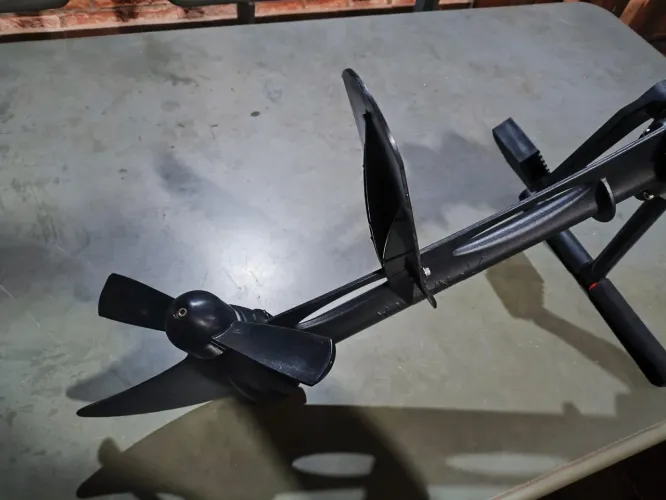 Vendo pedal pra caiaque Power drive  usado somente  uma vez con, *