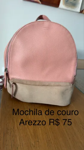Mochila Arezzo couro rosa