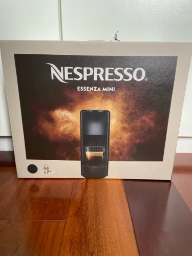 Cafeteira nespresso essenza mini