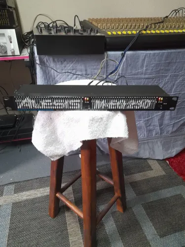 EQUALIZADOR ALESIS MEG 230 ESTADO DE NOVO IMPECAVEL