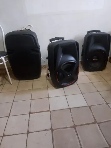 Vende-se 3 caixas de som ,sendo valores diferentes