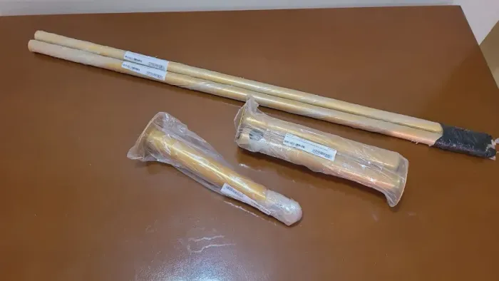 Arara dourada para expor roupas com 2 metros