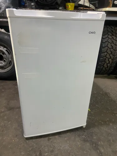Vendo frigobar da chiq de 220v.