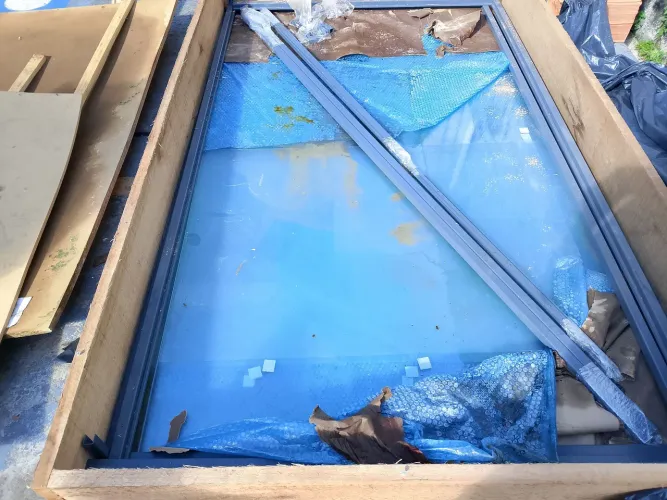 Vendo 3 vidros medindo 2.08 por 1.20 cada um
