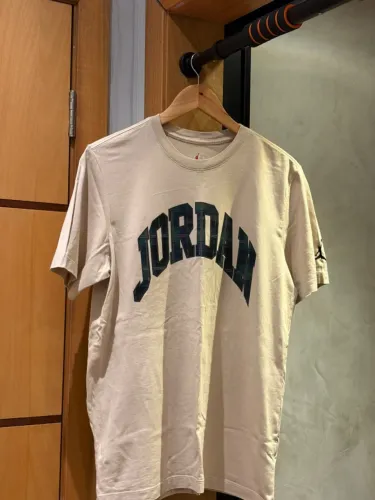 Camiseta Jordan bege