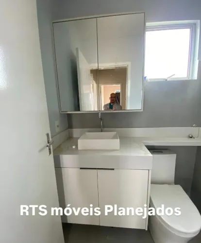 ARMÁRIO DE BANHEIRO SOB MEDIDA