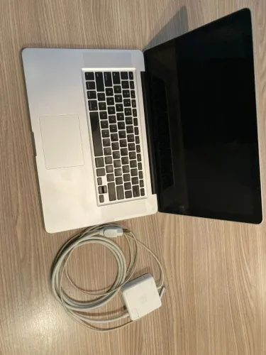 Apple MacBook Pro 15" - Early 2011