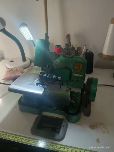 MAQUINA DE CUSTURA PARA ACABAMENTO.