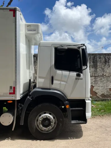 Caminhão VW 17.230 2022 Robust