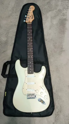 Guitarra Squier com upgrades
