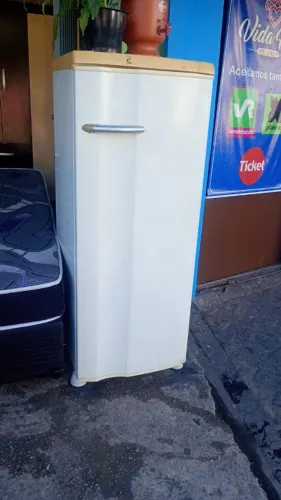 geladeira Electrolux pequena 
