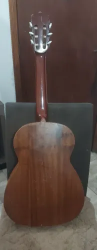 Violão bom, somente sinais de uso.